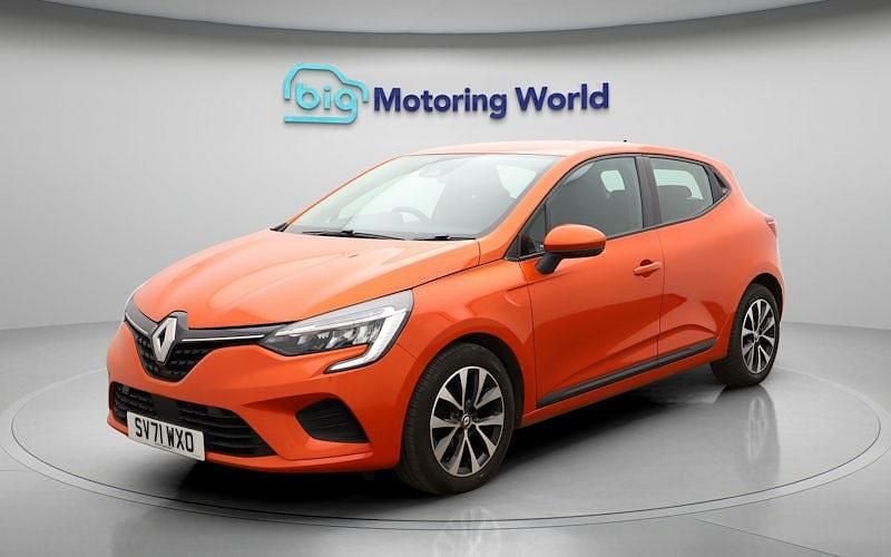 Used Renault Clio V Iconic 90 HP (66 kW) 2021 Orange Hatchback