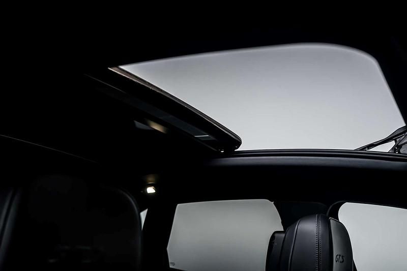 Used Porsche Macan 440 HP (323 kW) 2022 Black SUV