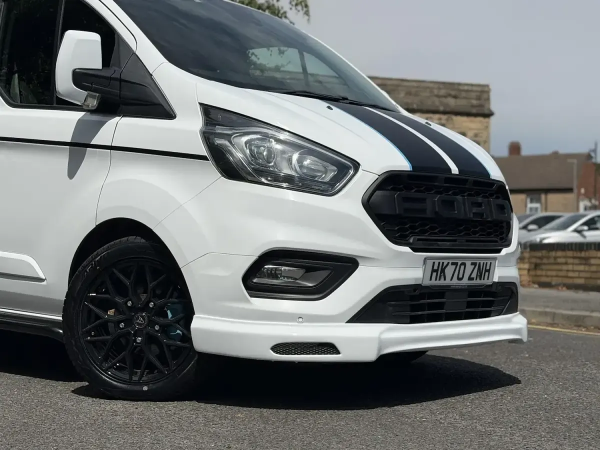 Used Ford Transit Custom Limited 130 HP (95 kW) 2021 White Estate