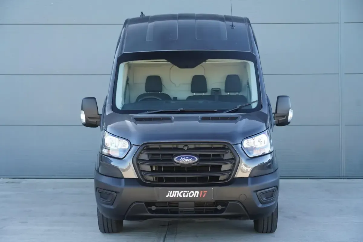 Usado Ford Transit S 130 HP (95 kW) 2020 Cinzento Van