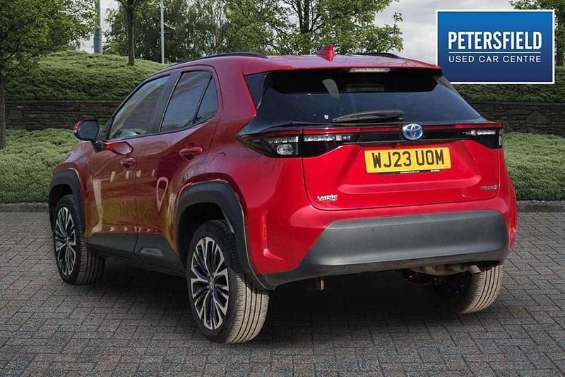 Used Toyota Yaris Cross 113 HP (83 kW) 2023 Red SUV