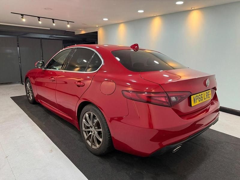 Used Alfa Romeo Giulia Super 180 HP (132 kW) 2016 Red Sedan