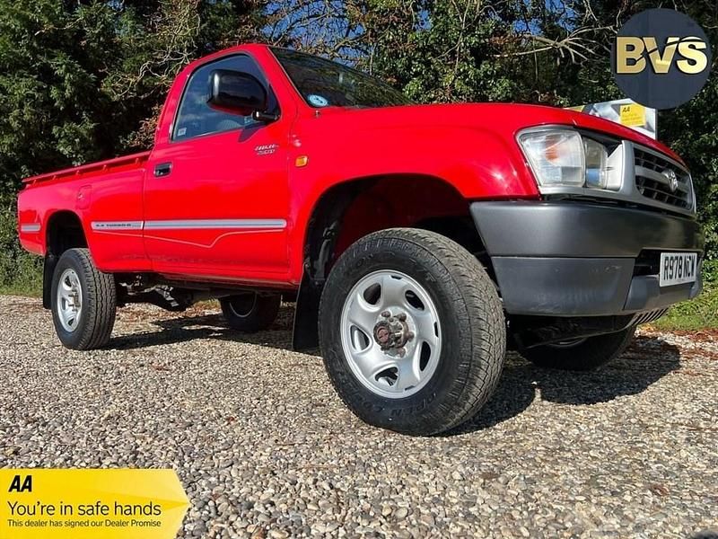 Used Toyota HiLux 1998 Red Pickup