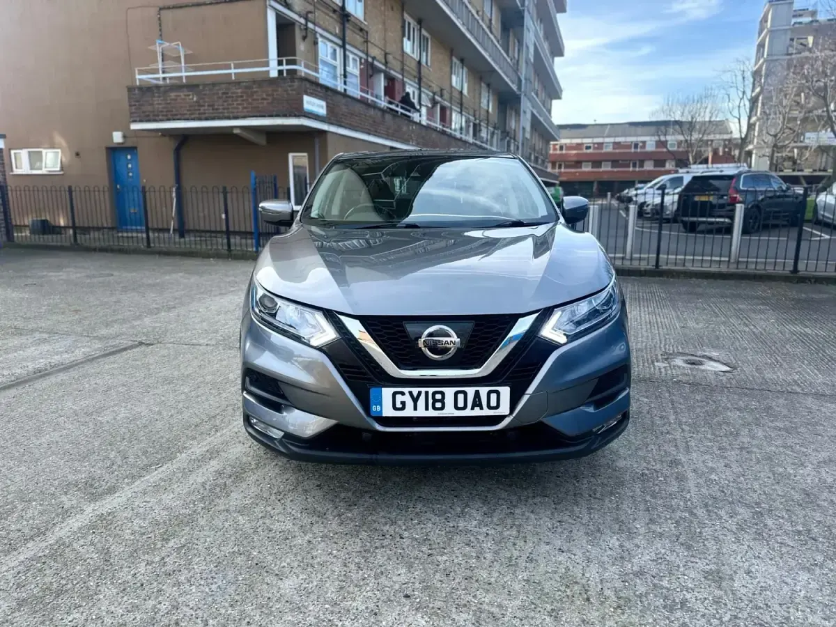 Usado Nissan Qashqai Acenta 115 HP (84 kW) 2018 Cinzento SUV