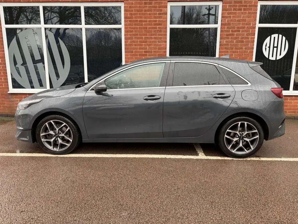 Usado Kia Ceed 158 CV (116 kW) 2022 Gris Utilitario