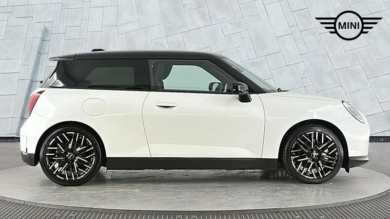 Used Mini Cooper SE Hatch 158 kW (215 HP) 2024 White Hatchback
