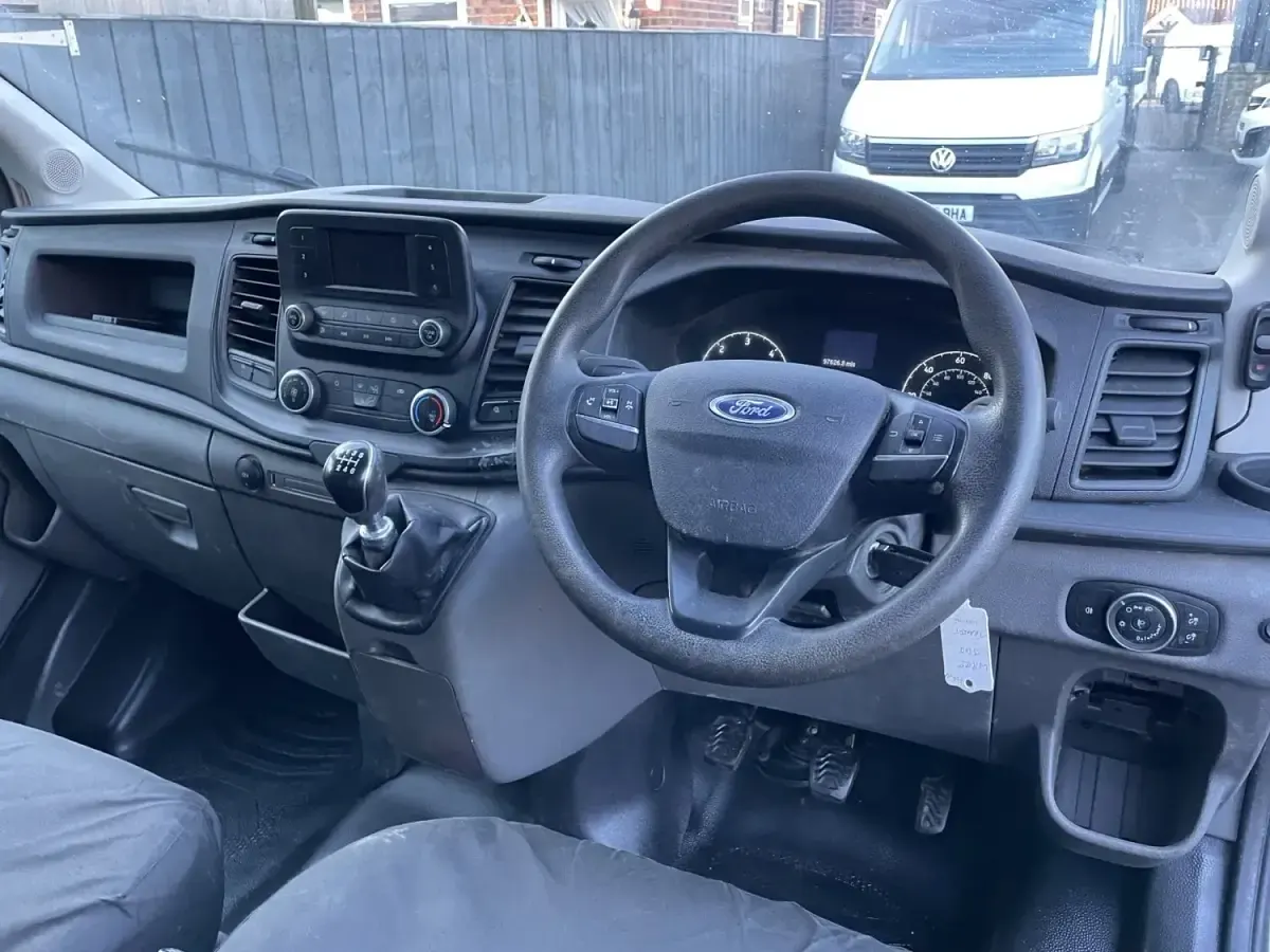 Second-hand Ford Transit 130 CP (95 kW) 2022 Alb Cabrio