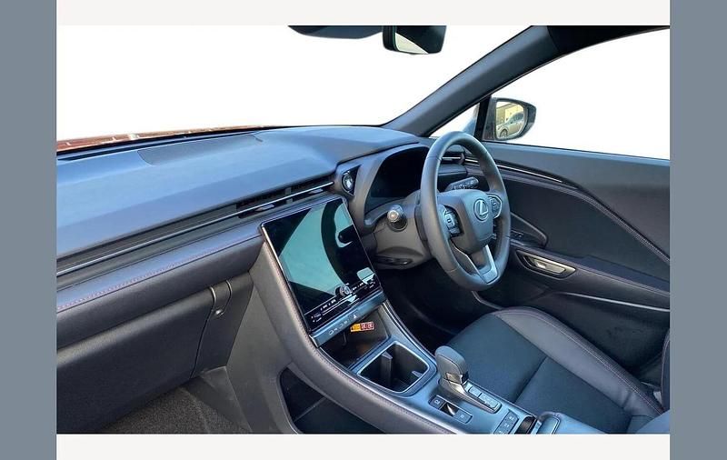 Used Lexus LBX 136 HP (100 kW) 2024 Red SUV