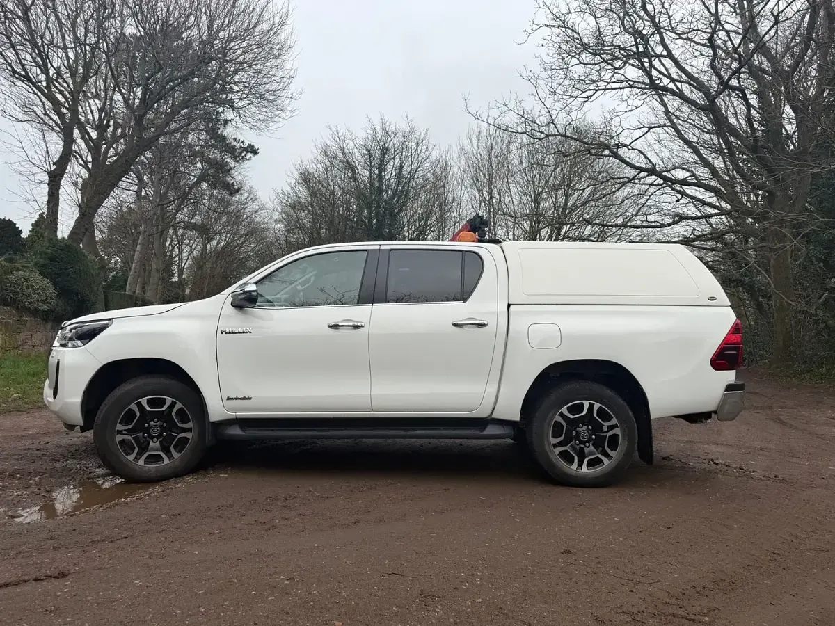 Used Toyota HiLux 204 HP (150 kW) 2021 White Pickup