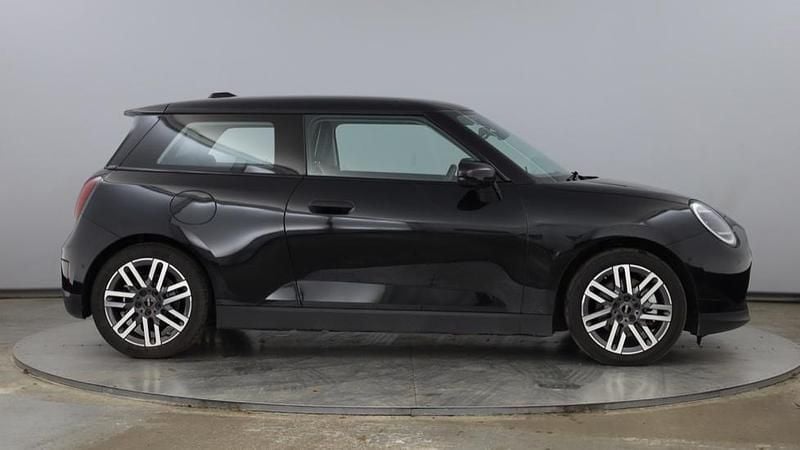 Used Mini Cooper SE Hatch 158 kW (215 HP) 2024 Black Hatchback