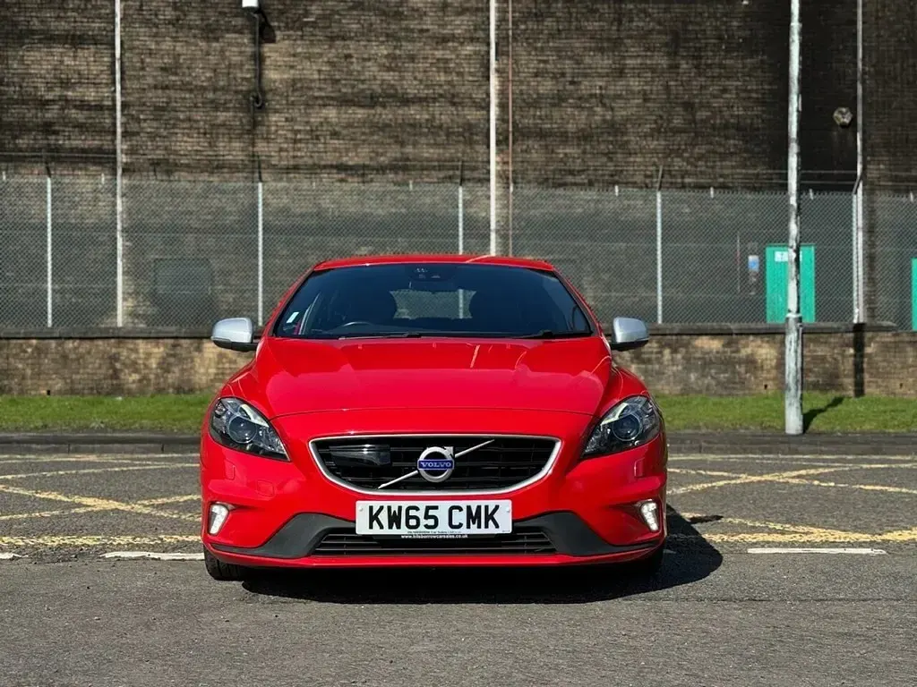 Used Volvo V40 R-Design 152 HP (111 kW) 2015 Red Estate