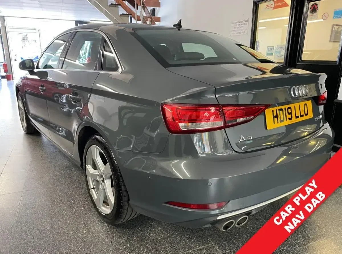 Begagnad Audi A3 Sport 150 HK (110 kW) 2019 Grå Sedan