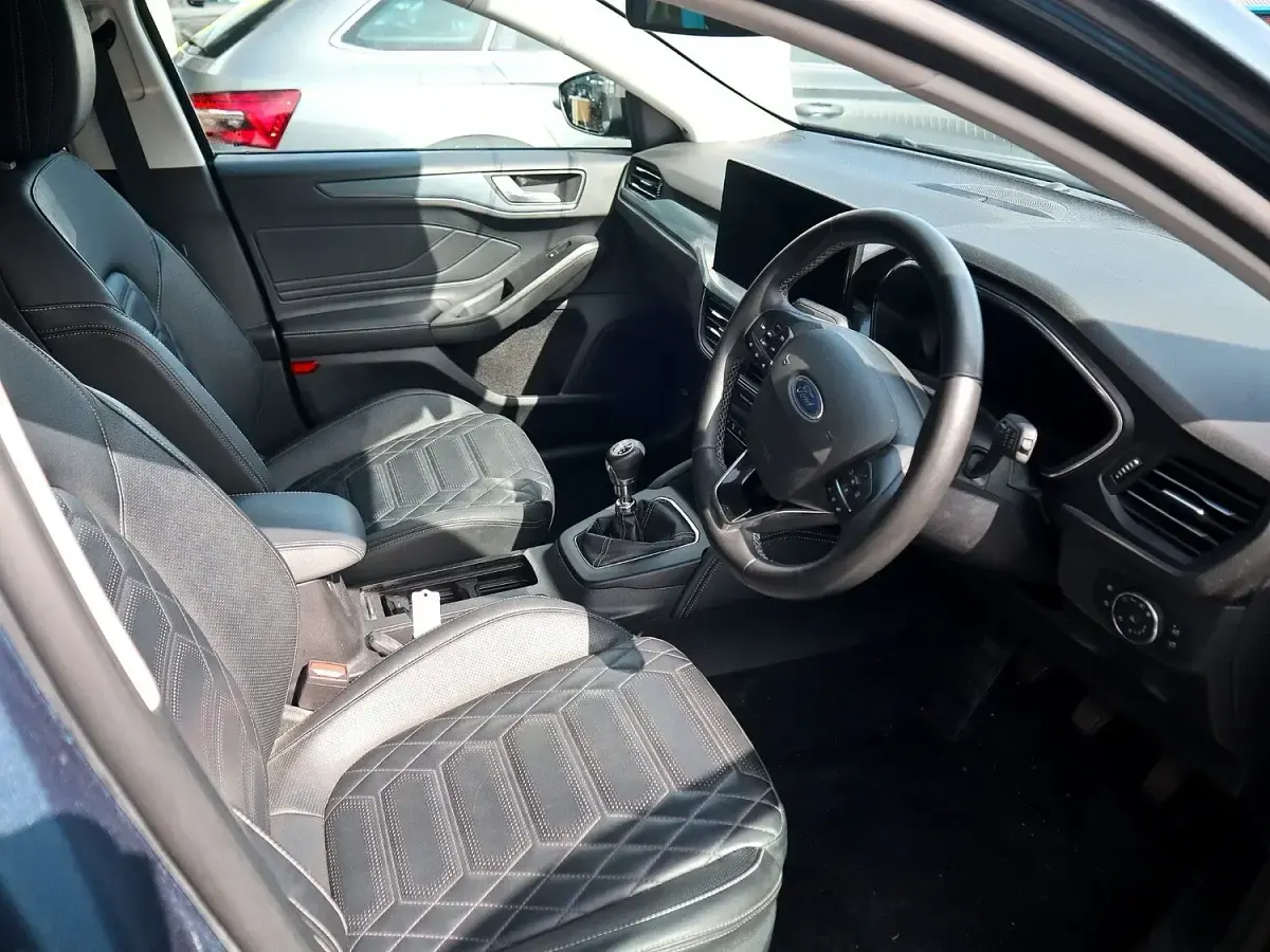 Used Ford Focus Active X 125 HP (91 kW) 2023 Blue Estate