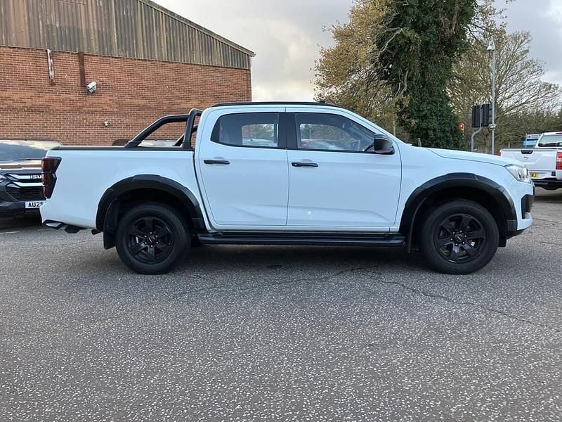 Used Isuzu D-Max 163 HP (119 kW) 2024 527 splash white Pickup