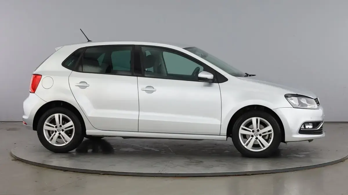 Used VW Polo Edition 90 HP (66 kW) 2017 Silver Hatchback