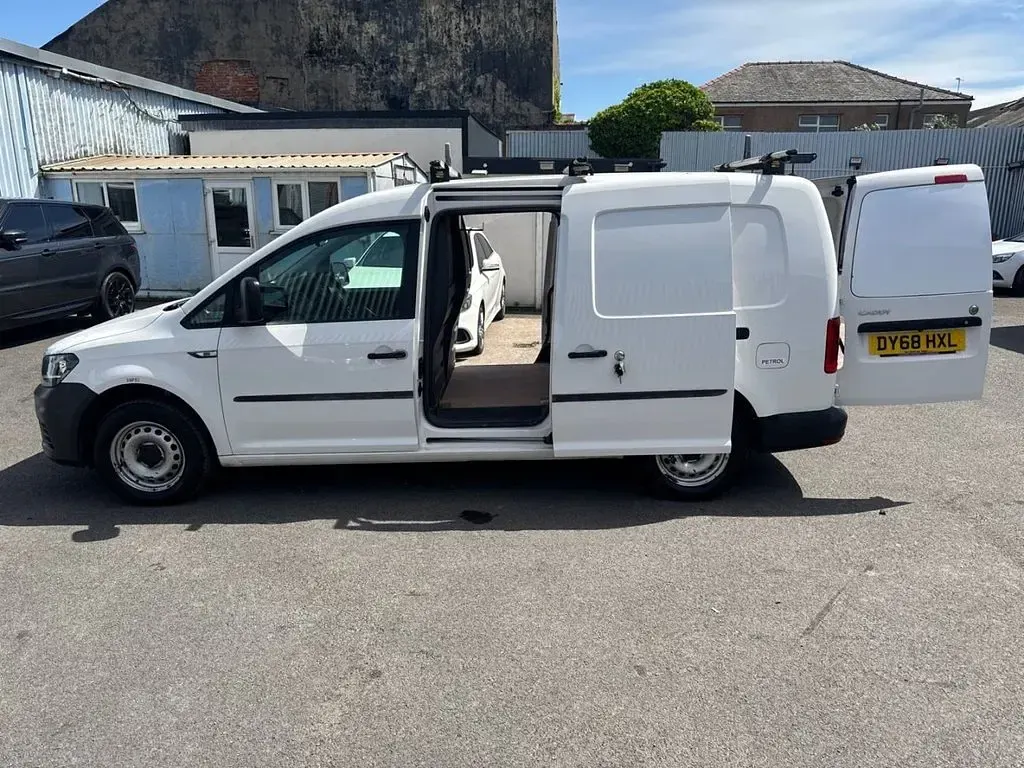 Used VW Caddy Startline 102 HP (75 kW) 2018 White MPV