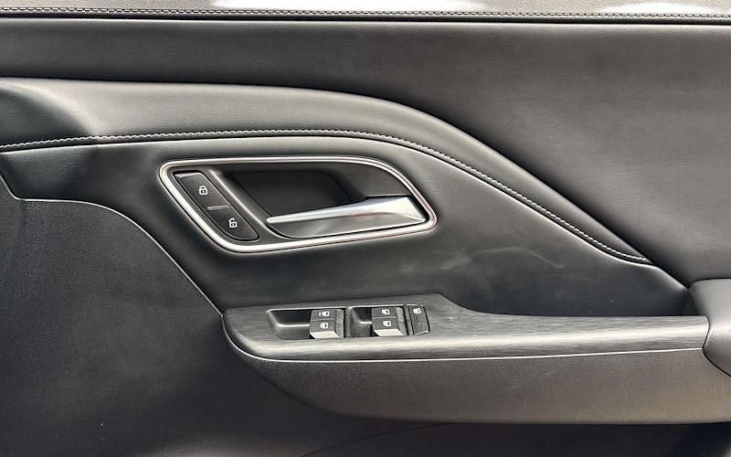 Used MG ZS Trophy 196 HP (144 kW) 2024 Metallic  black pearl SUV