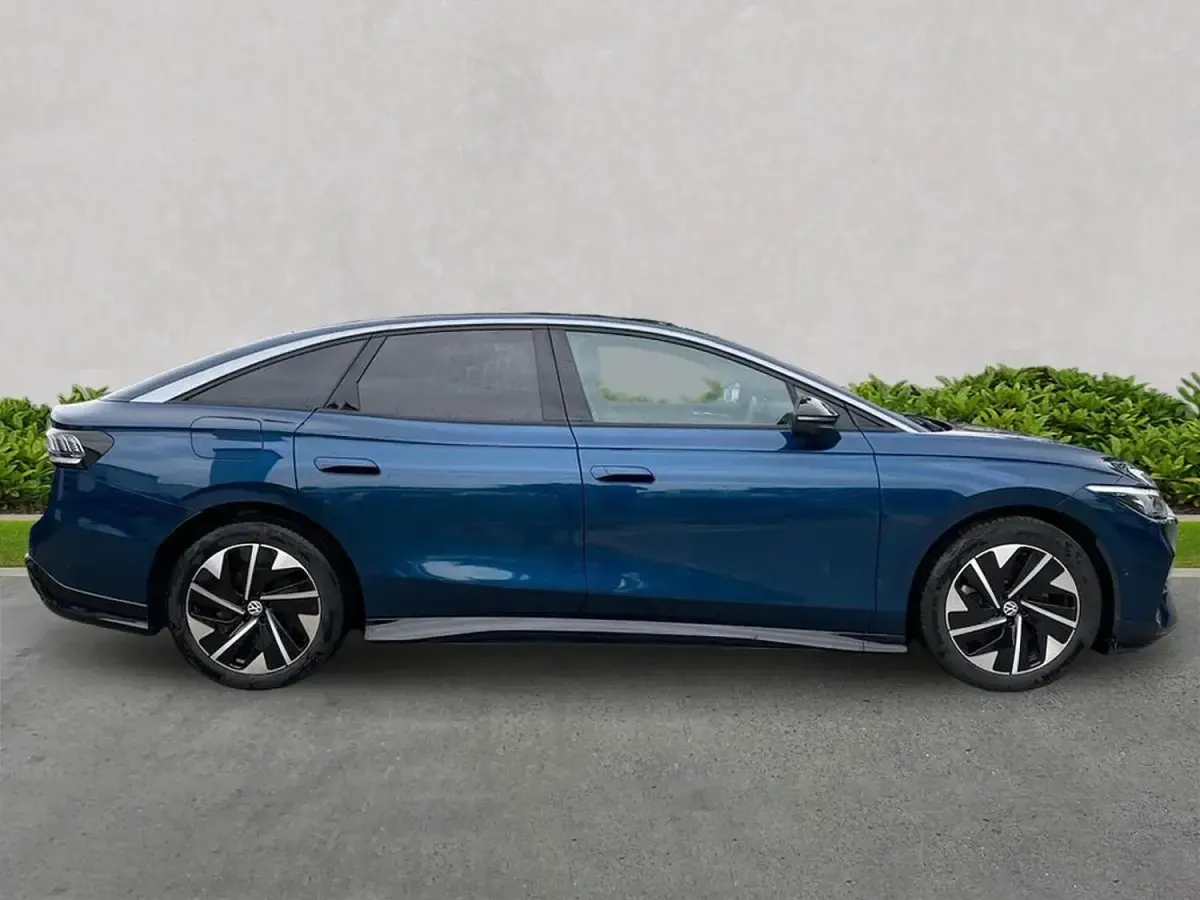 Second-hand VW ID.7 Pro 210 kW (286 CP) 2025 Albastru Hatchback