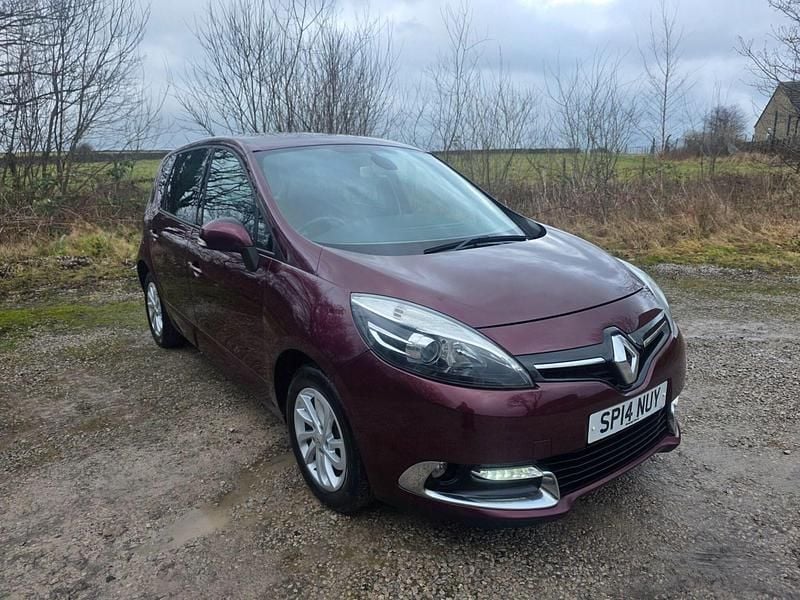 Red Used 2014 Renault Scénic III Dynamique MPV | £3,695 (Fair price) - Image 1/4