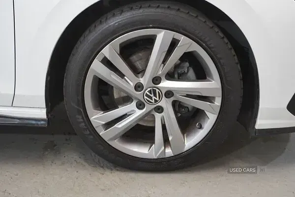 Used VW Golf VII R-line 150 HP (110 kW) 2020 White Hatchback