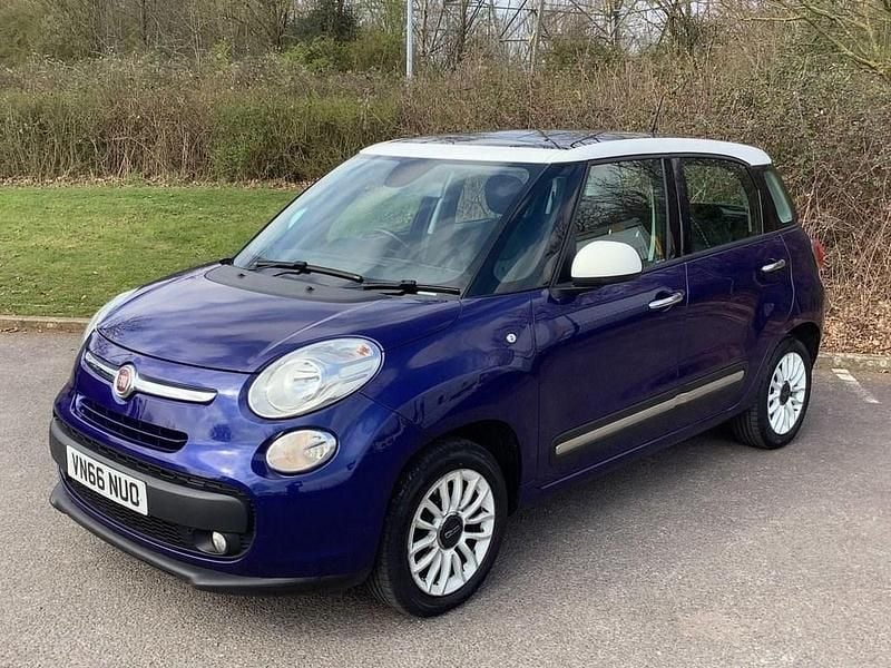 Used Fiat 500L Lounge 95 HP (69 kW) 2016 Blue/white MPV