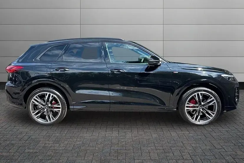 New Audi Q5 Sport 201 HP (147 kW) 2026 Mythos black SUV
