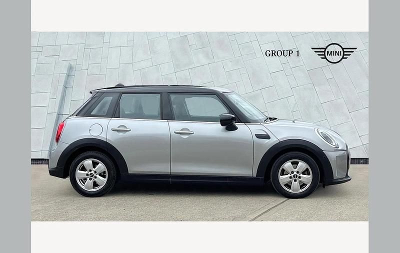 Used Mini Cooper Classic 136 HP (100 kW) 2023 Silver Hatchback