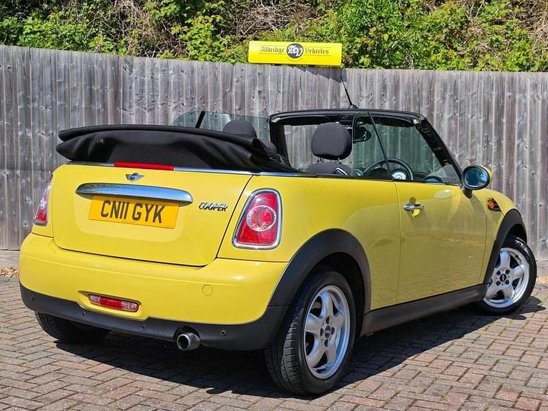 Begagnad Mini Cooper Cabriolet 2011 Gul Cab