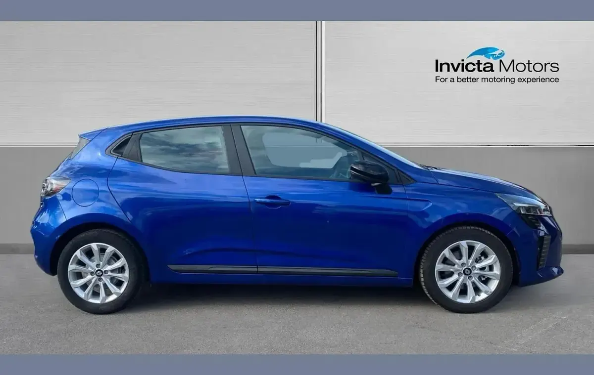 Used Renault Clio Evolution 140 HP (102 kW) 2023 Blue Hatchback