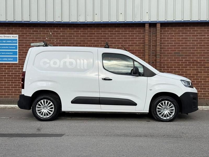 Used Citroën Berlingo Start 75 HP (55 kW) 2020 White MPV