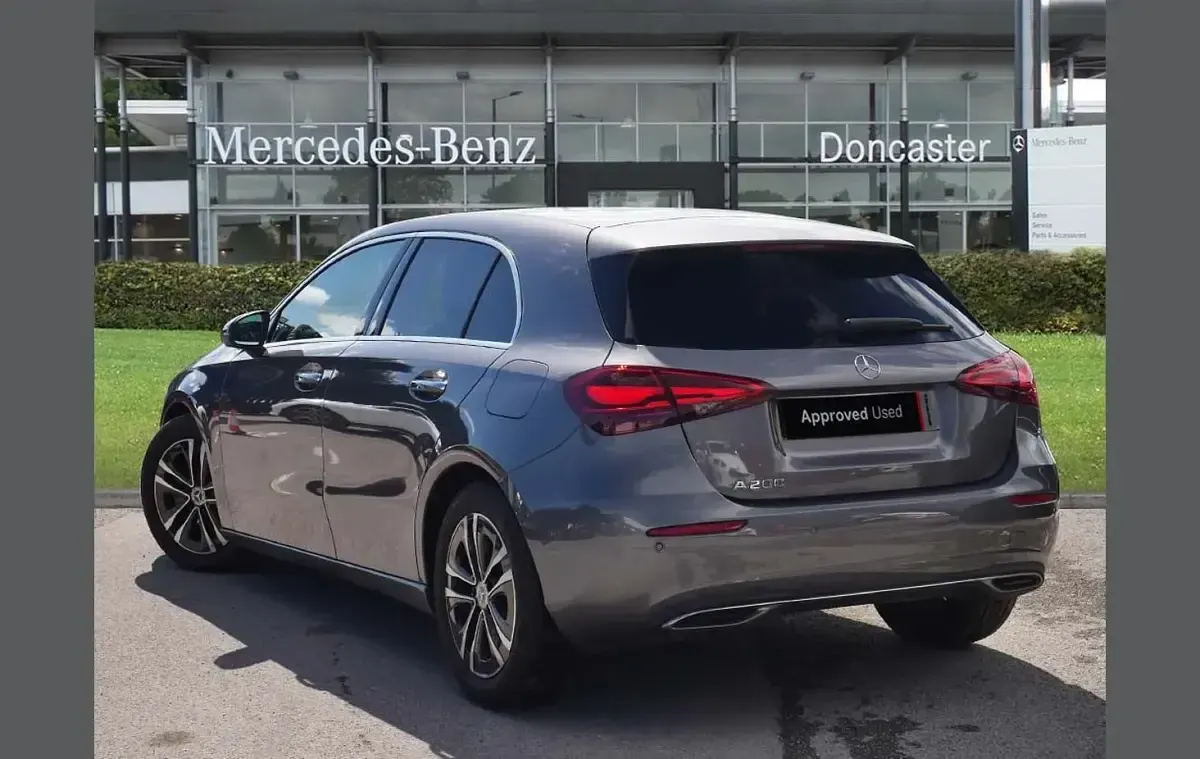 Begagnad Mercedes A200 Executive 161 HK (118 kW) 2023 Grå Halvkombi