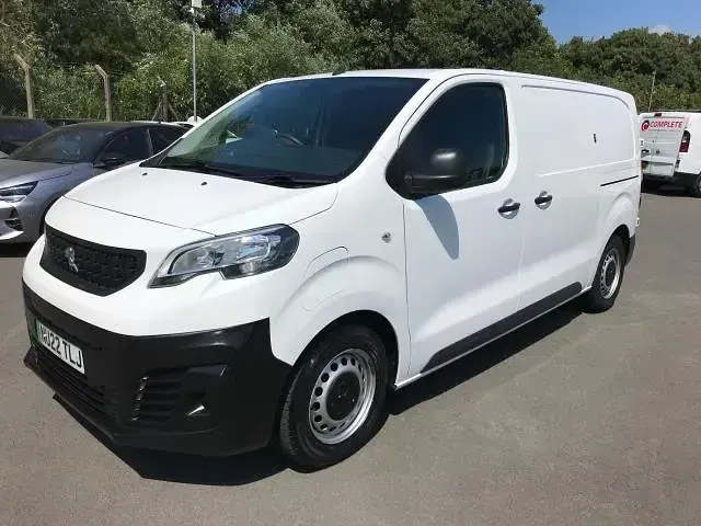 Used Peugeot e-Expert 100 kW (136 HP) 2022 White Van