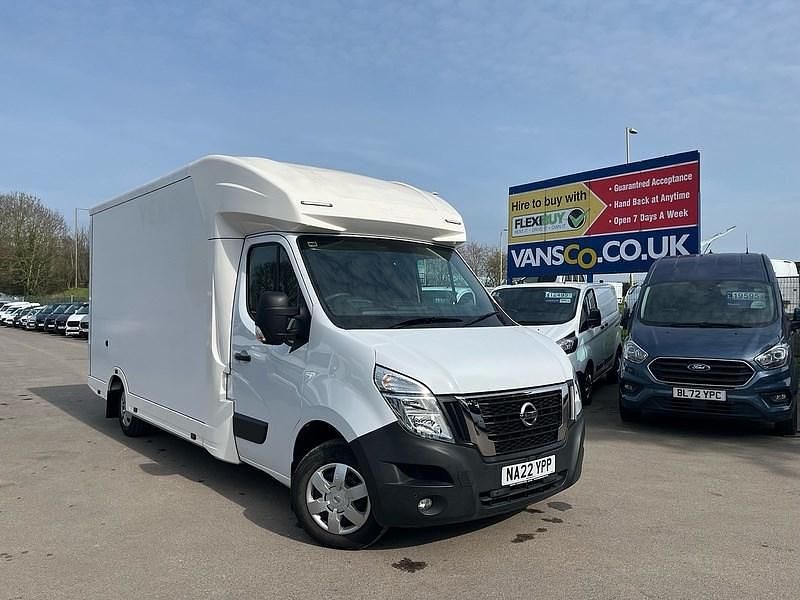 Used Nissan Interstar Tekna 135 HP (99 kW) 2022 White Van