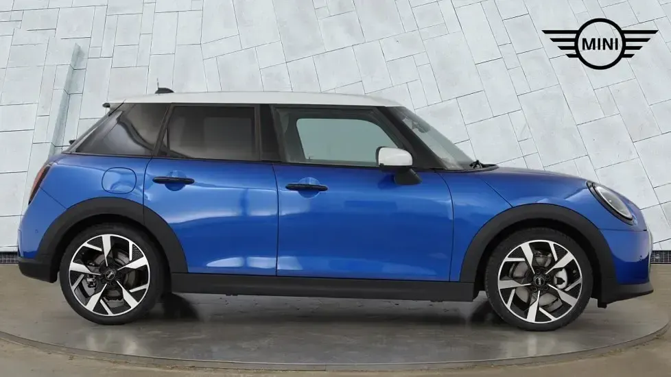 Używany Mini Cooper Hatch 113 kW (154 KM) 2025 Niebieski Hatchback