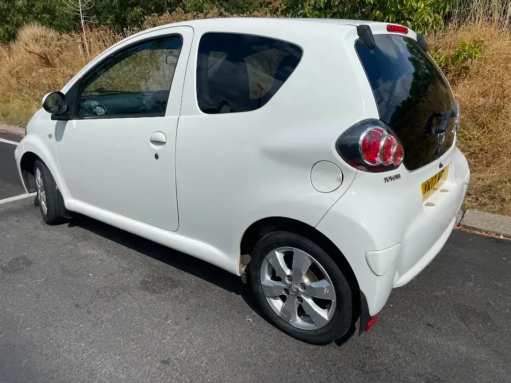 Used Toyota Aygo 68 HP (50 kW) 2012 White Hatchback