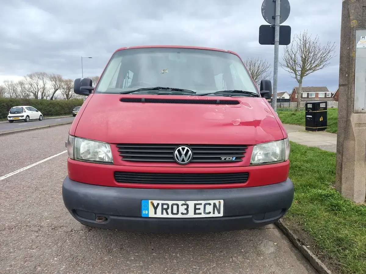 Used VW T4 88 HP (64 kW) 2003 Red Van