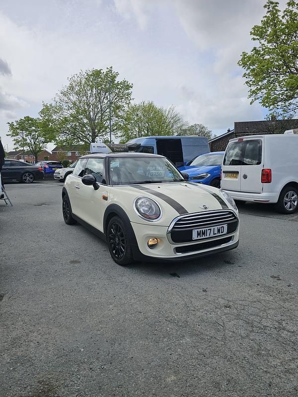 Used Mini Cooper D Hatch 2017 White Hatchback