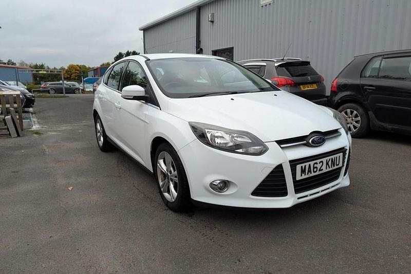 Used Ford Focus Zetec 115 HP (84 kW) 2012 White Hatchback