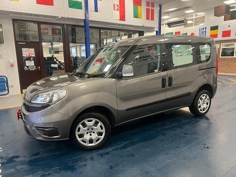 Used Fiat Doblò Easy 95 HP (69 kW) 2017 Grey MPV