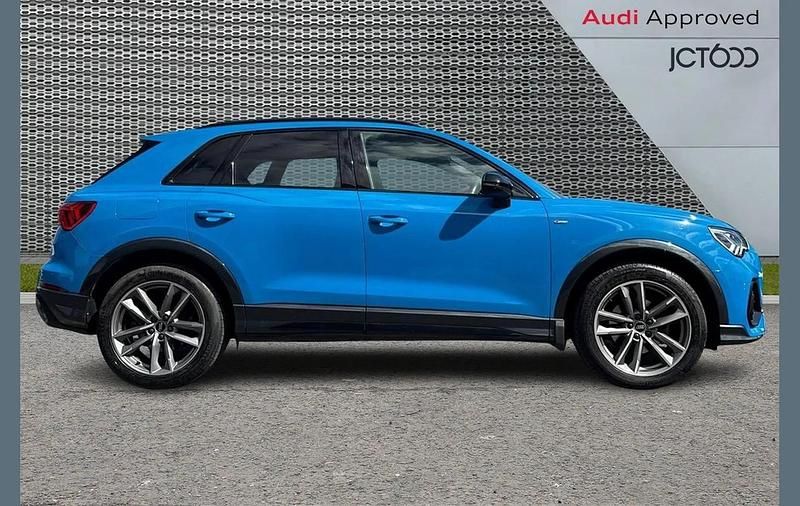 Używany Audi Q3 Black Edition 150 KM (110 kW) 2022 Niebieski SUV
