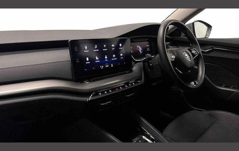 Used Skoda Octavia SE Technology 200 HP (147 kW) 2024 Silver Estate