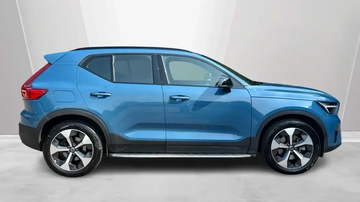 Used Volvo XC40 Plus 197 HP (144 kW) 2025 Blue SUV