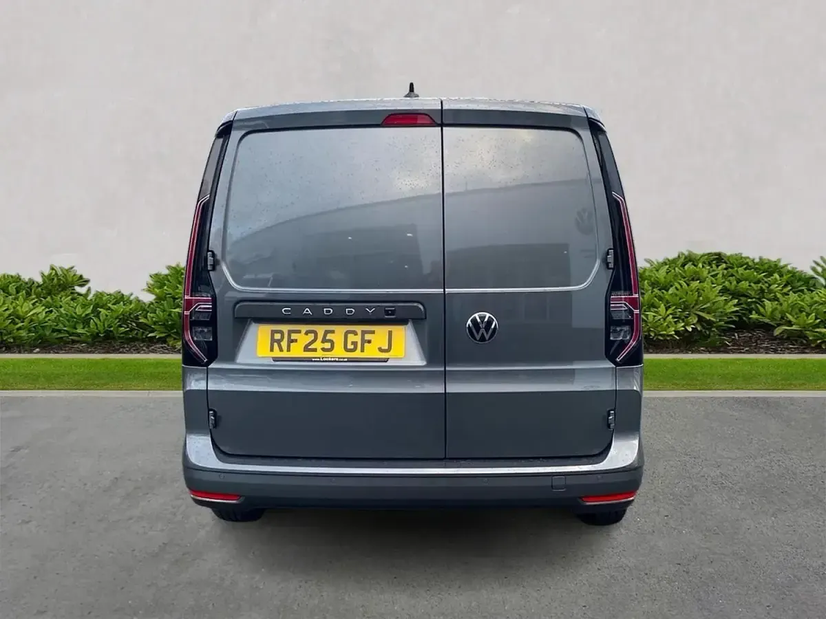 Usado VW Caddy Maxi Pro 122 HP (89 kW) 2025 Cinzento Monovolume