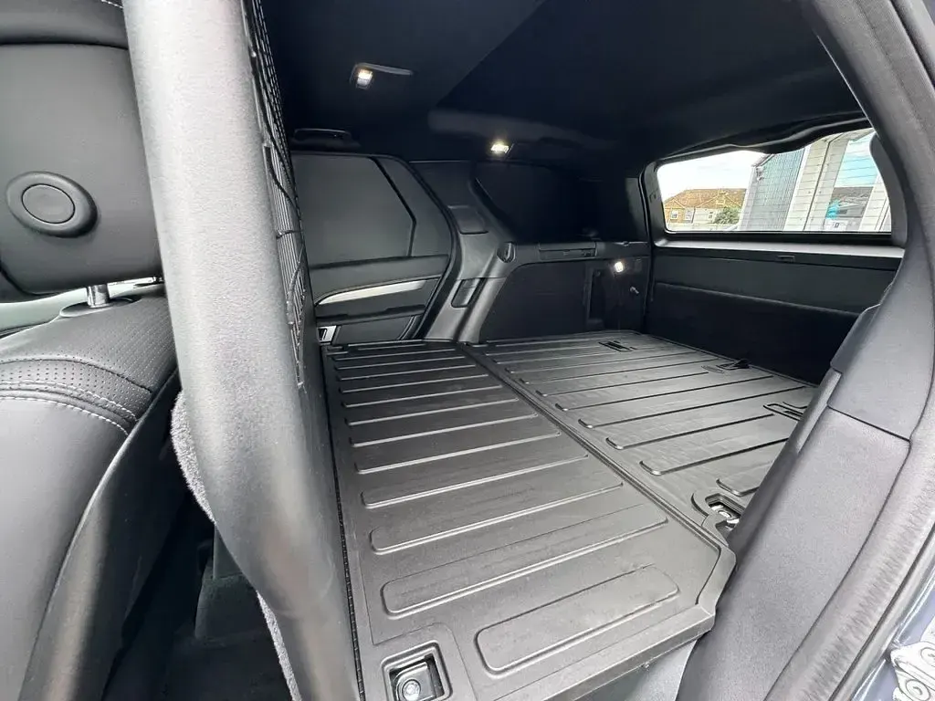 Used Land Rover Discovery SE 350 HP (257 kW) 2025 Blue SUV