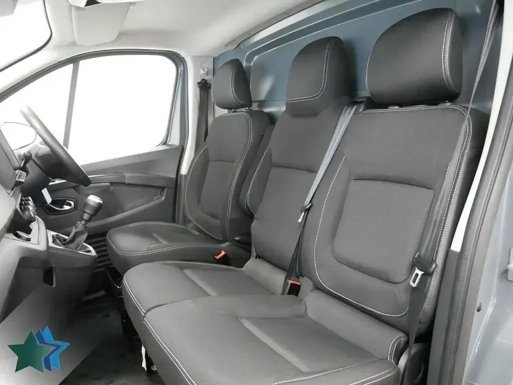 Used Nissan Primastar Tekna 110 HP (80 kW) 2024 Grey MPV