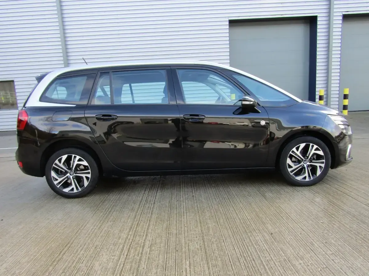 Używany Citroën C4 SpaceTourer PureTech 130 KM (95 kW) 2021 Minivan