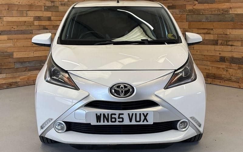 Gebraucht Toyota Aygo X-pure 69 PS (50 kW) 2015 Weiß Kleinwagen