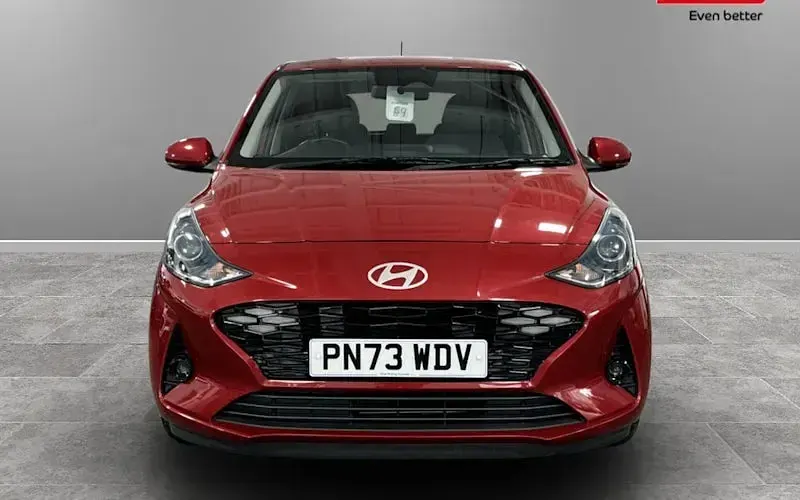 Used Hyundai i10 Premium 67 HP (49 kW) 2023 Red Hatchback
