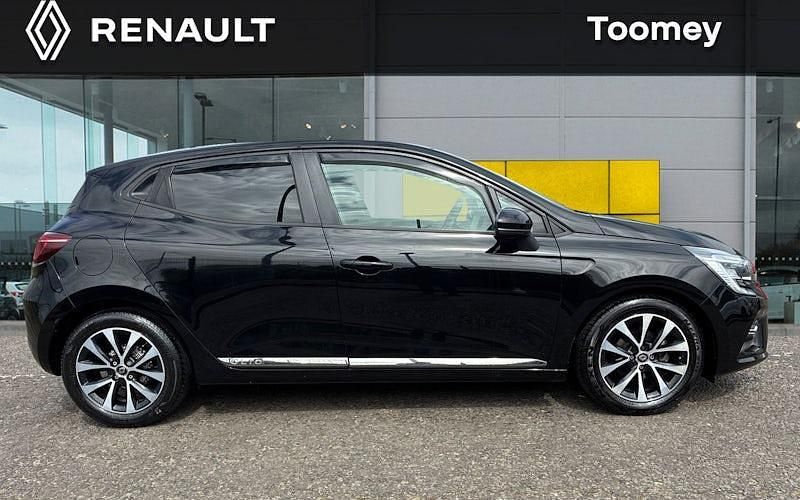 Used Renault Clio V Iconic 101 HP (74 kW) 2020 Black  Hatchback