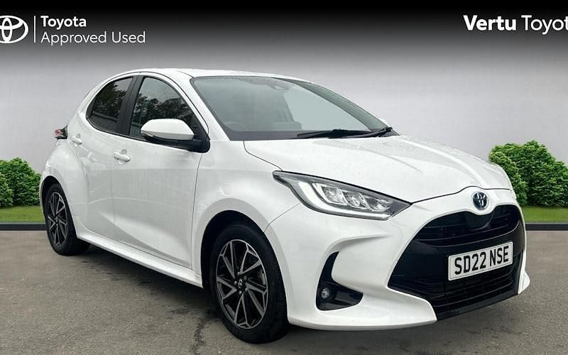 Used 2025 Toyota Yaris Hybrid Design Hatchback | £16,417 (Super price) - Image 1/4